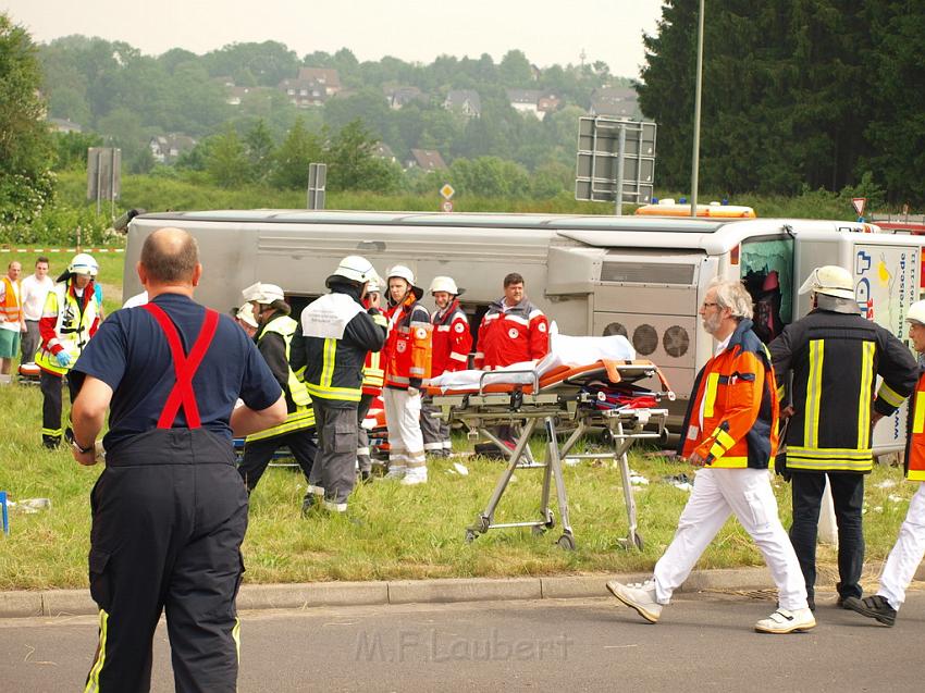 Schwerer Unfall mit Reisebus Lohmar Donrather Dreieck P082.JPG